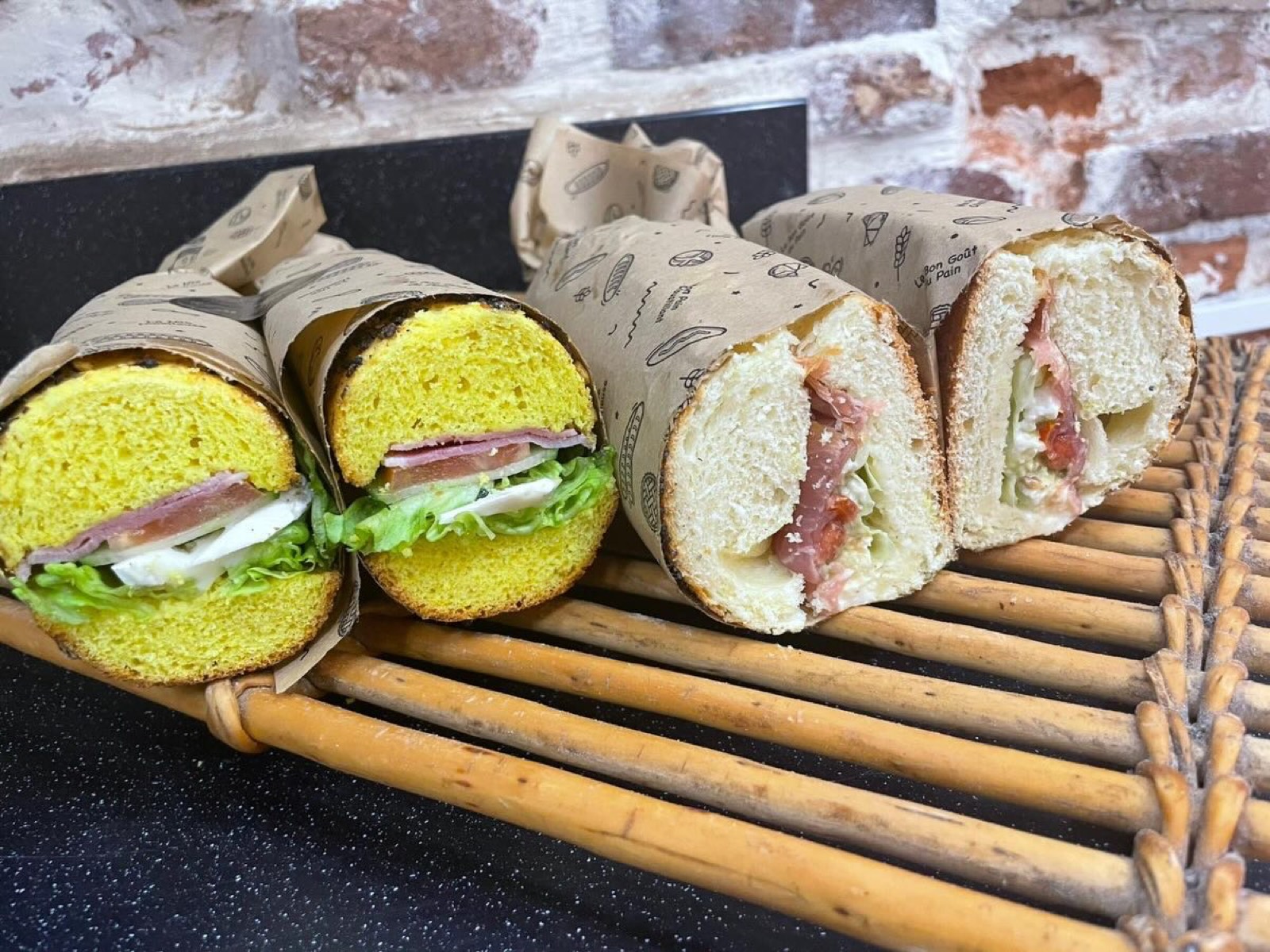 Sandwiches artisanaux signés Tout Autour du Pain dans le Marais